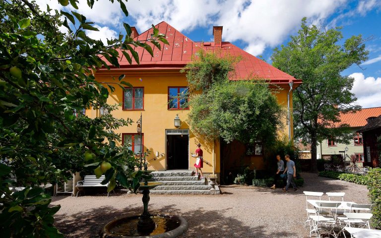 Yellow building in Gamla Linköping
