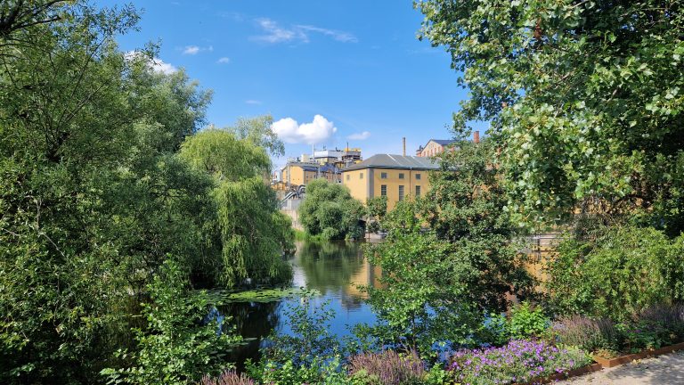 norrkoping-industrilandskapet-sommar-vatten